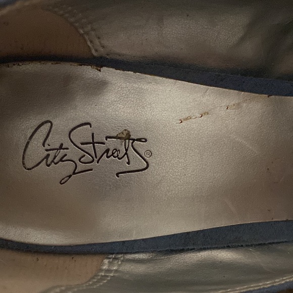 Some thing blue! City Streets 👠 - Picture 8 of 11